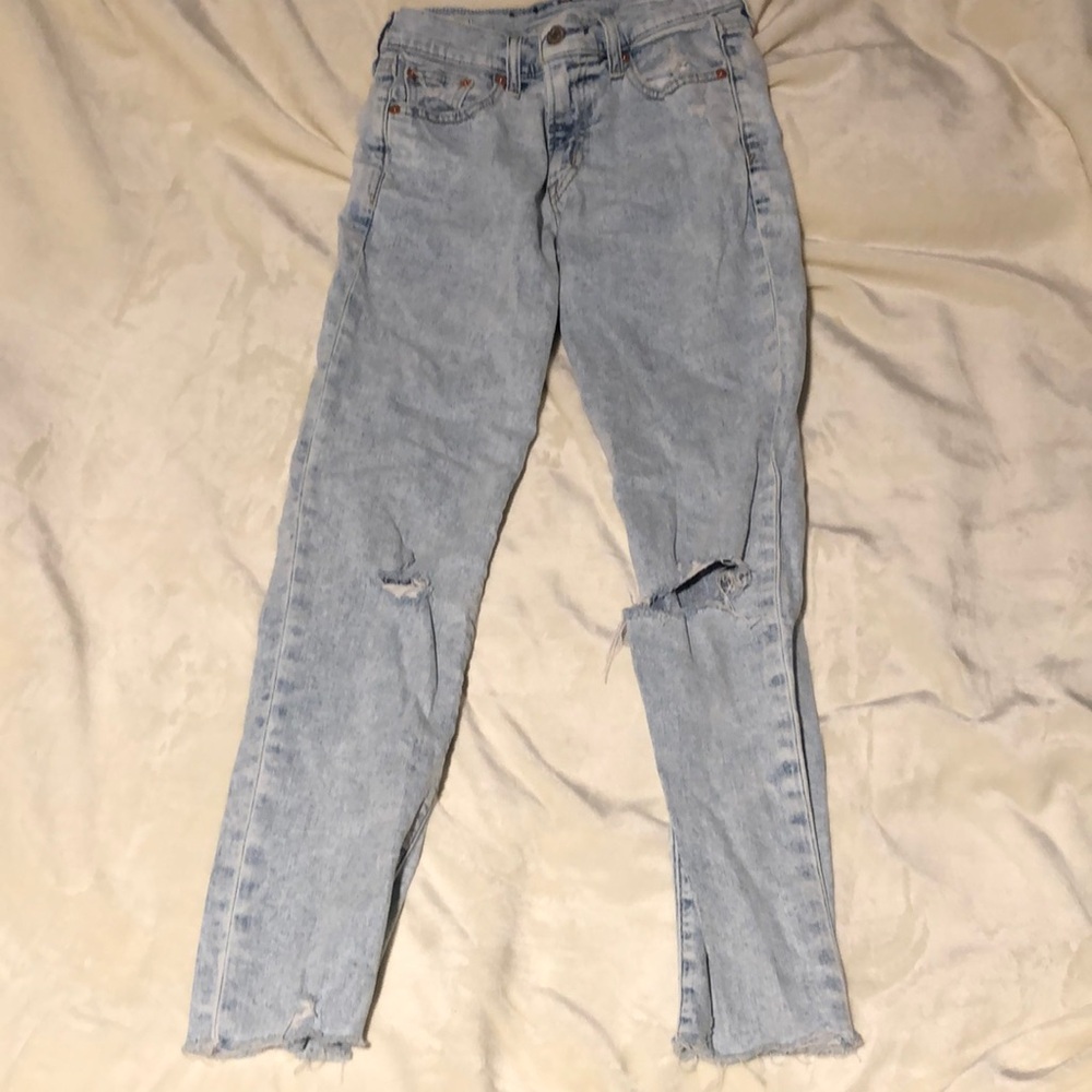 Levi's Light Wash Distressed Jeans